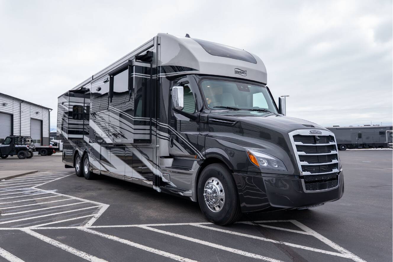 A photo of this 2026 Newmar SUMMIT AIRE 4505