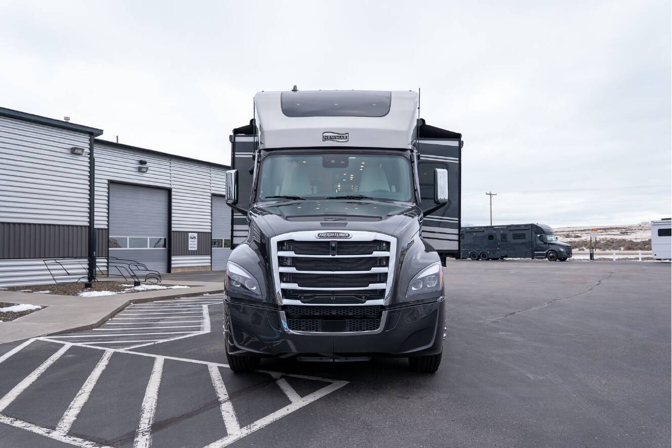 A photo of this 2026 Newmar SUMMIT AIRE 4505