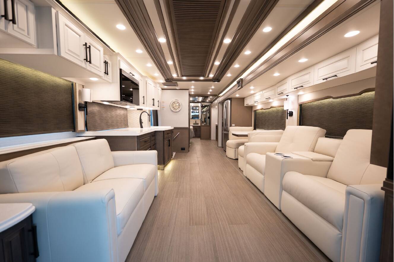 A photo of this 2026 Newmar SUMMIT AIRE 4505