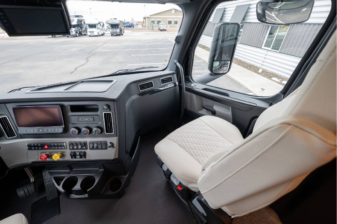 A photo of this 2026 Newmar SUMMIT AIRE 4505