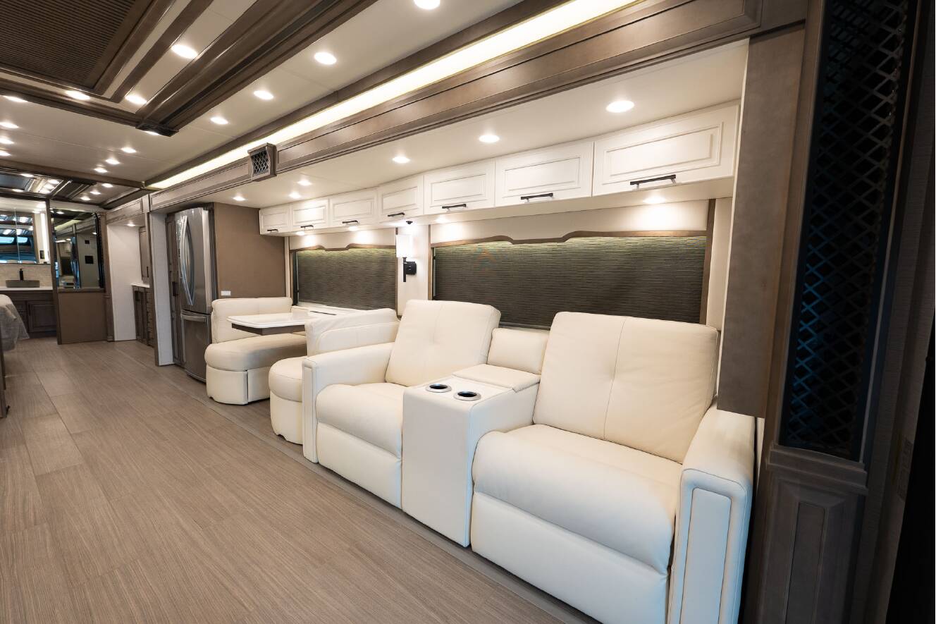 A photo of this 2026 Newmar SUMMIT AIRE 4505