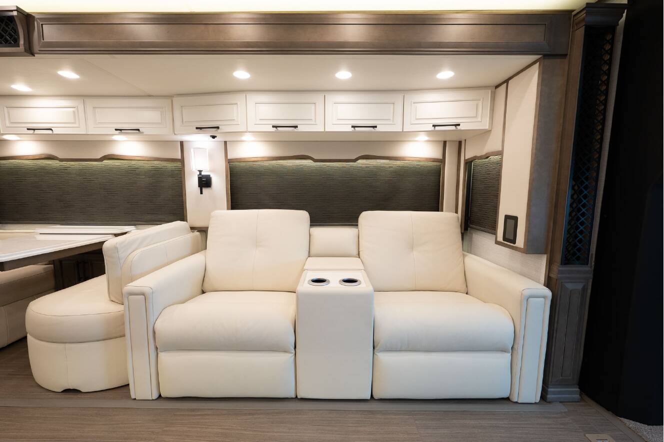 A photo of this 2026 Newmar SUMMIT AIRE 4505