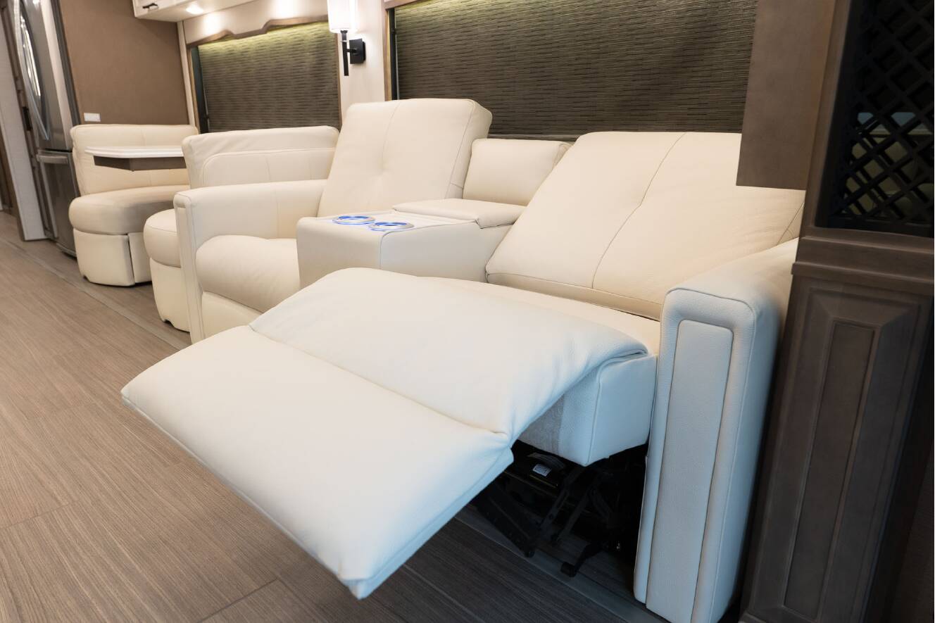 A photo of this 2026 Newmar SUMMIT AIRE 4505