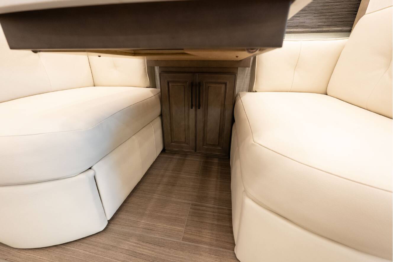A photo of this 2026 Newmar SUMMIT AIRE 4505