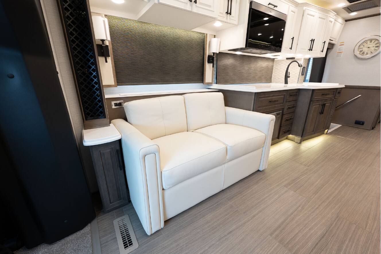 A photo of this 2026 Newmar SUMMIT AIRE 4505