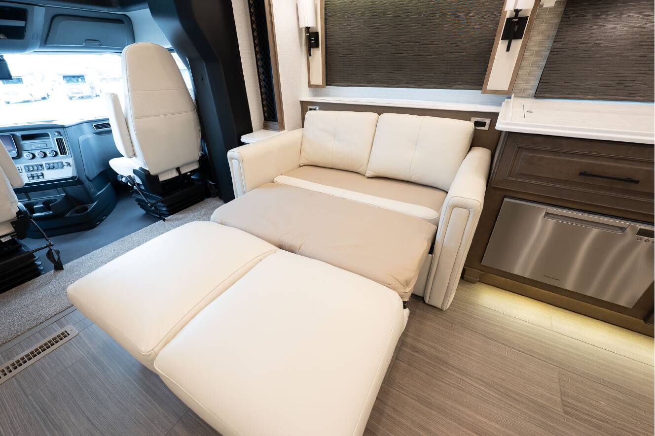 A photo of this 2026 Newmar SUMMIT AIRE 4505