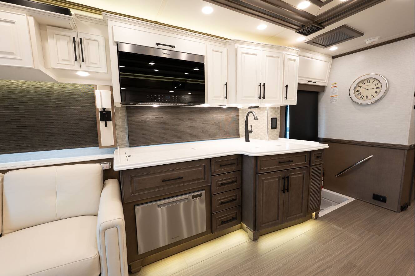 A photo of this 2026 Newmar SUMMIT AIRE 4505