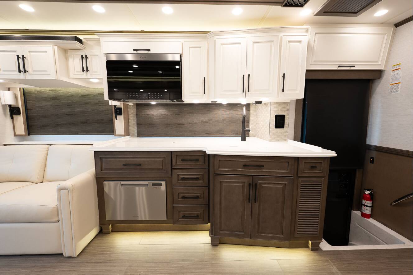 A photo of this 2026 Newmar SUMMIT AIRE 4505