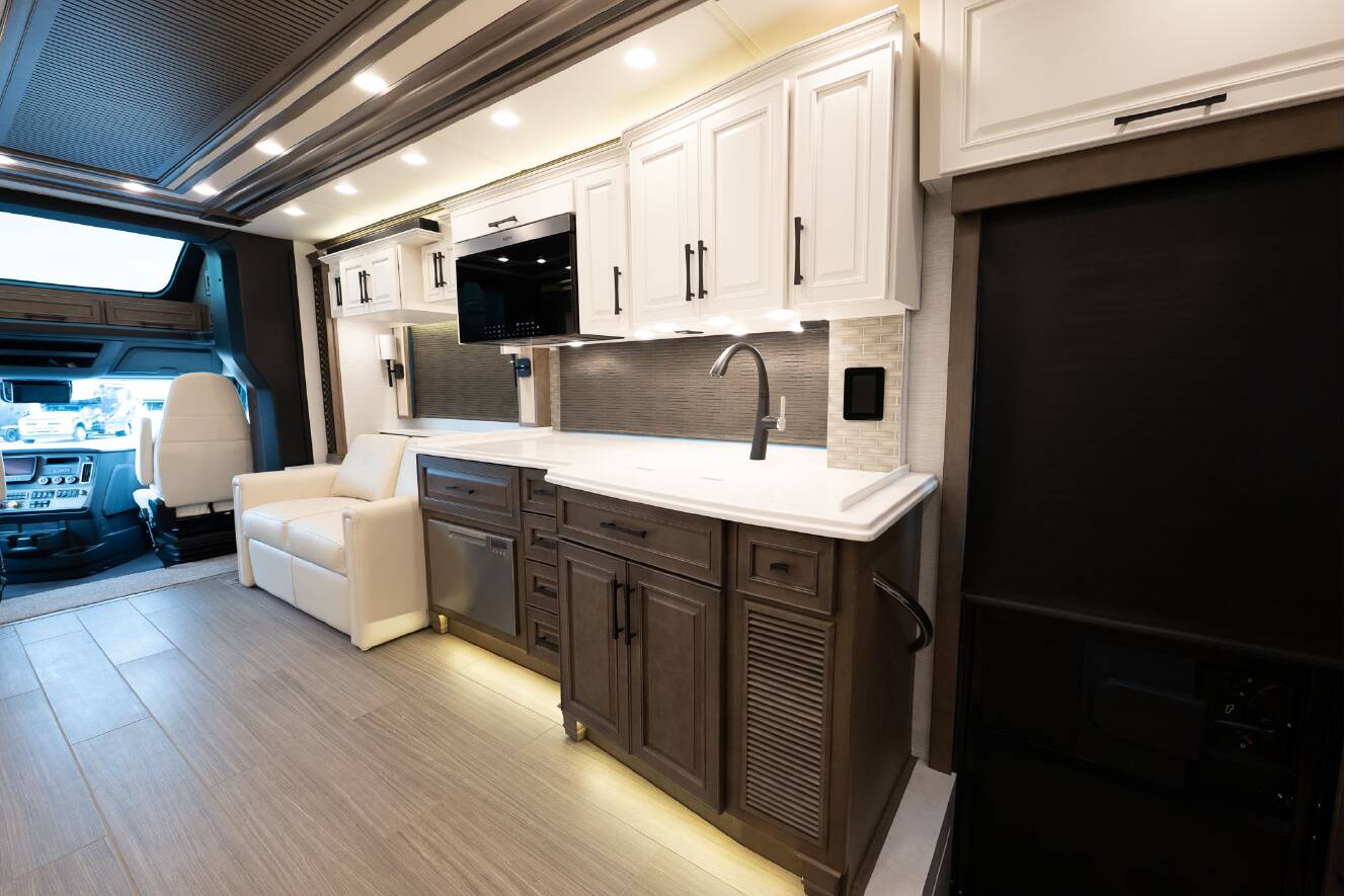 A photo of this 2026 Newmar SUMMIT AIRE 4505