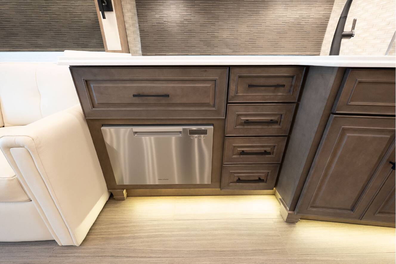 A photo of this 2026 Newmar SUMMIT AIRE 4505
