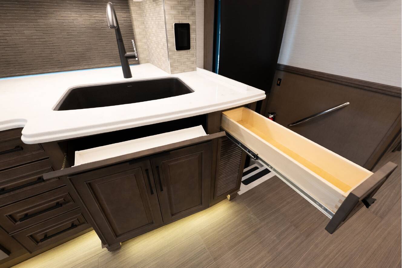 A photo of this 2026 Newmar SUMMIT AIRE 4505