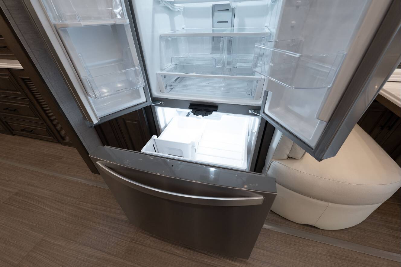 A photo of this 2026 Newmar SUMMIT AIRE 4505