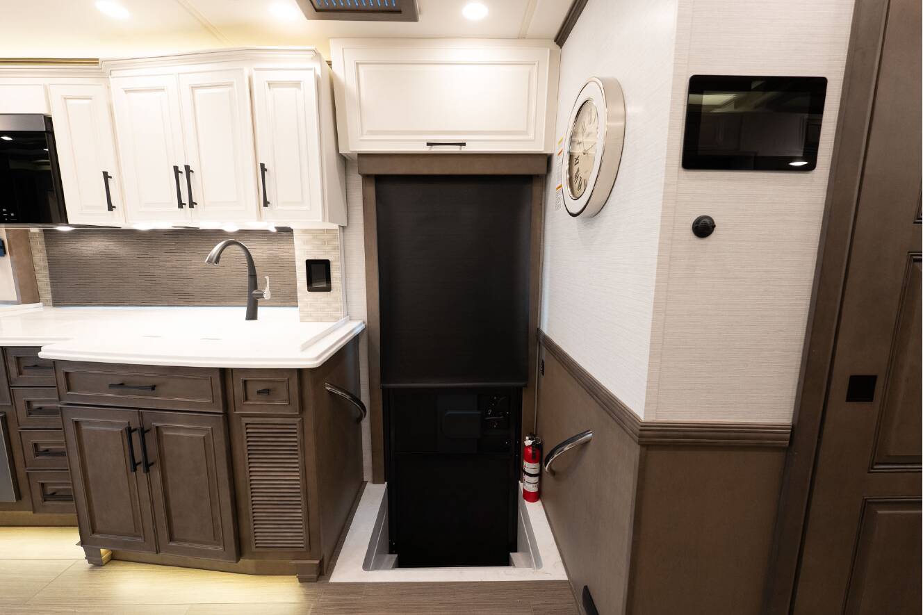 A photo of this 2026 Newmar SUMMIT AIRE 4505