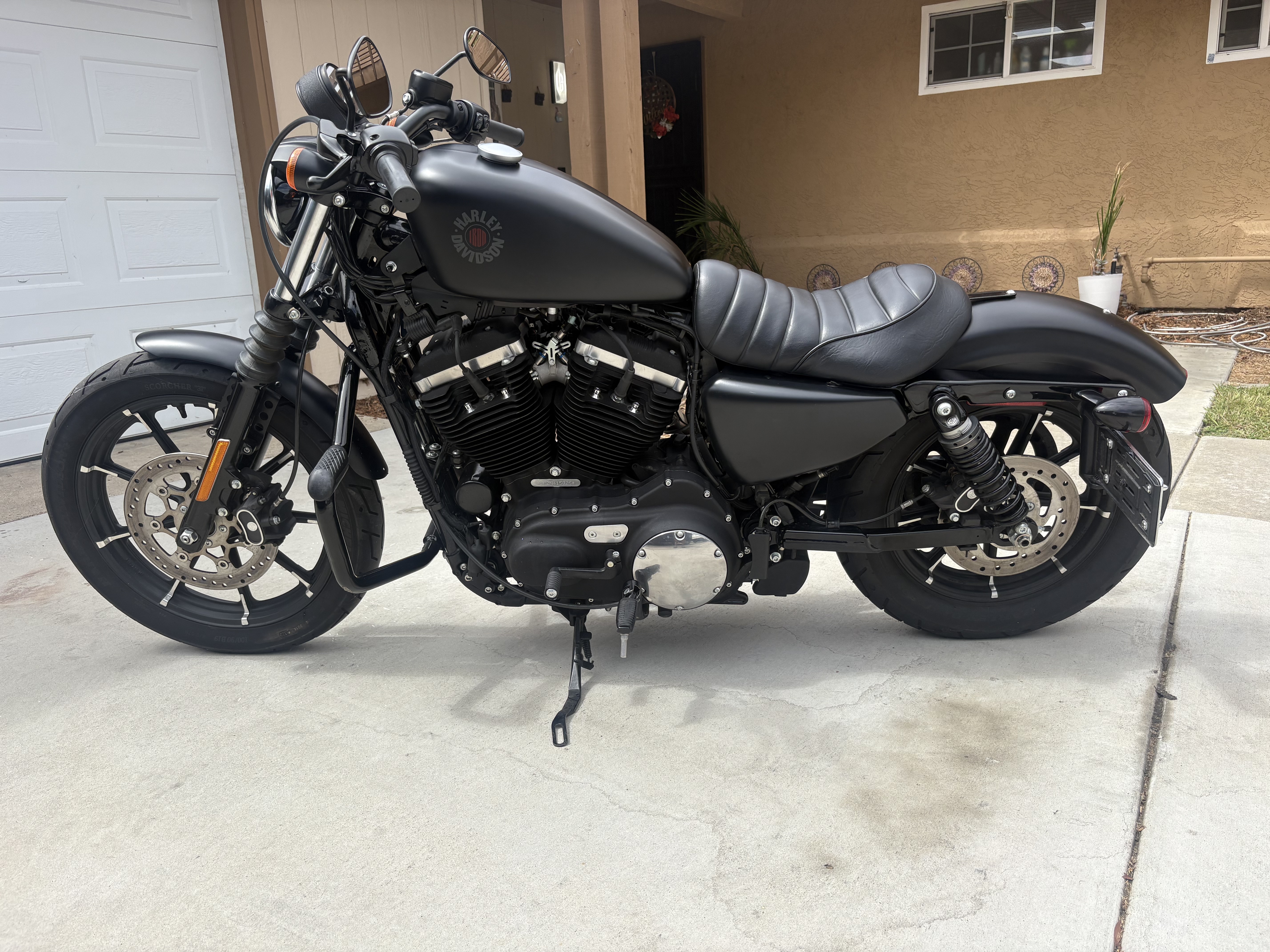 2022 Harley-Davidson SPORTSTER 883 IRON Cruiser motorcycle