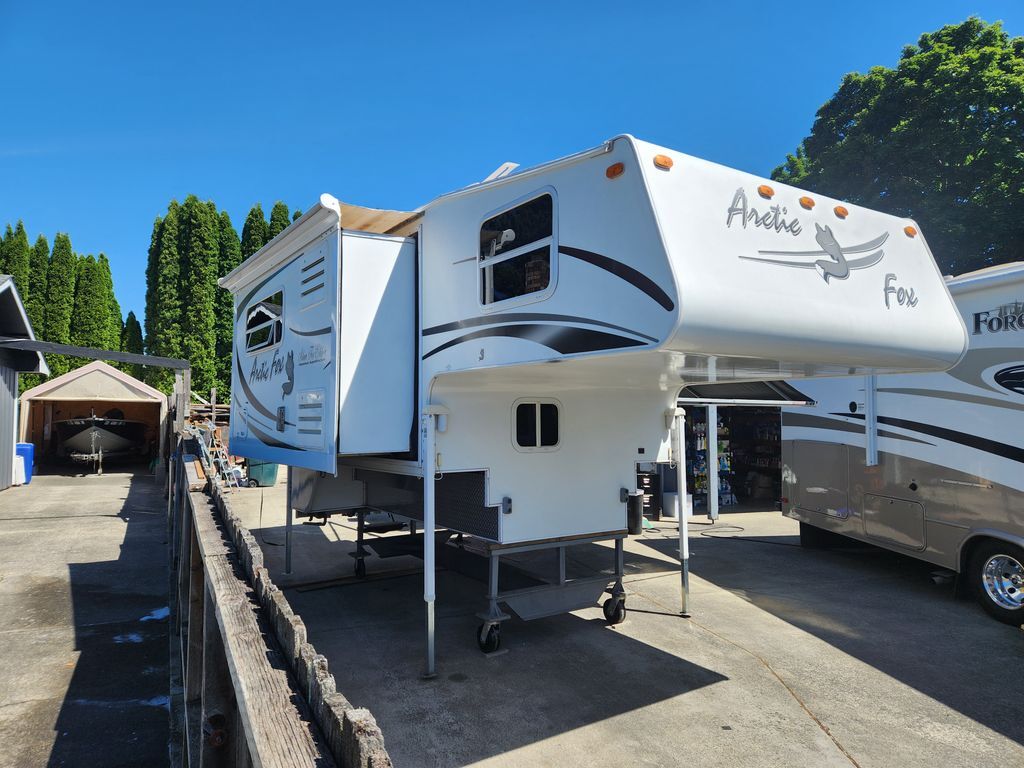 2007 Arctic Fox Truck Camper 990 in burlington WA