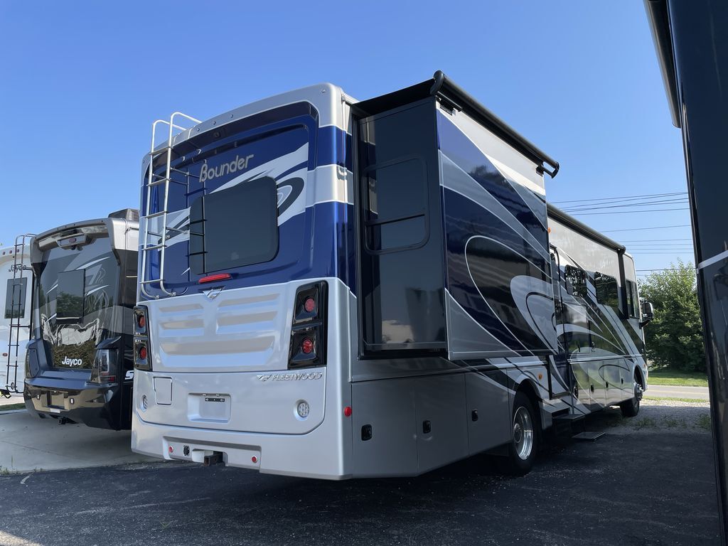2022 Fleetwood Bounder 35GL in georgetown KY