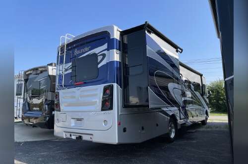 2022 Fleetwood Bounder 35GL in georgetown KY