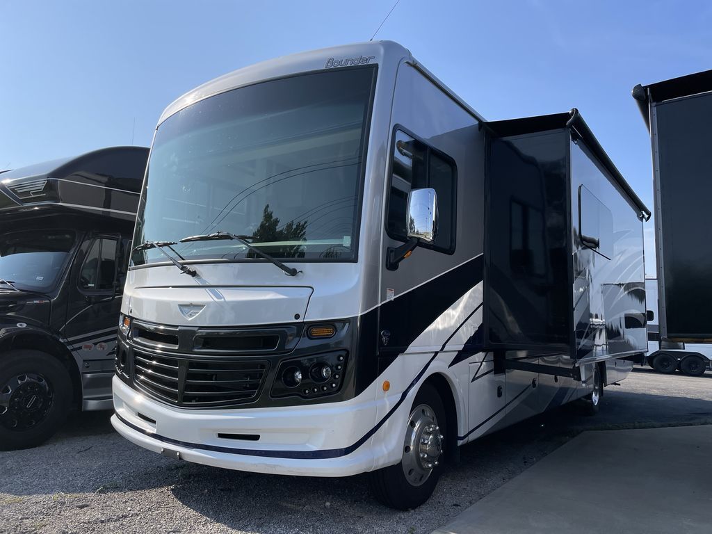 2022 Fleetwood Bounder 35GL in georgetown KY