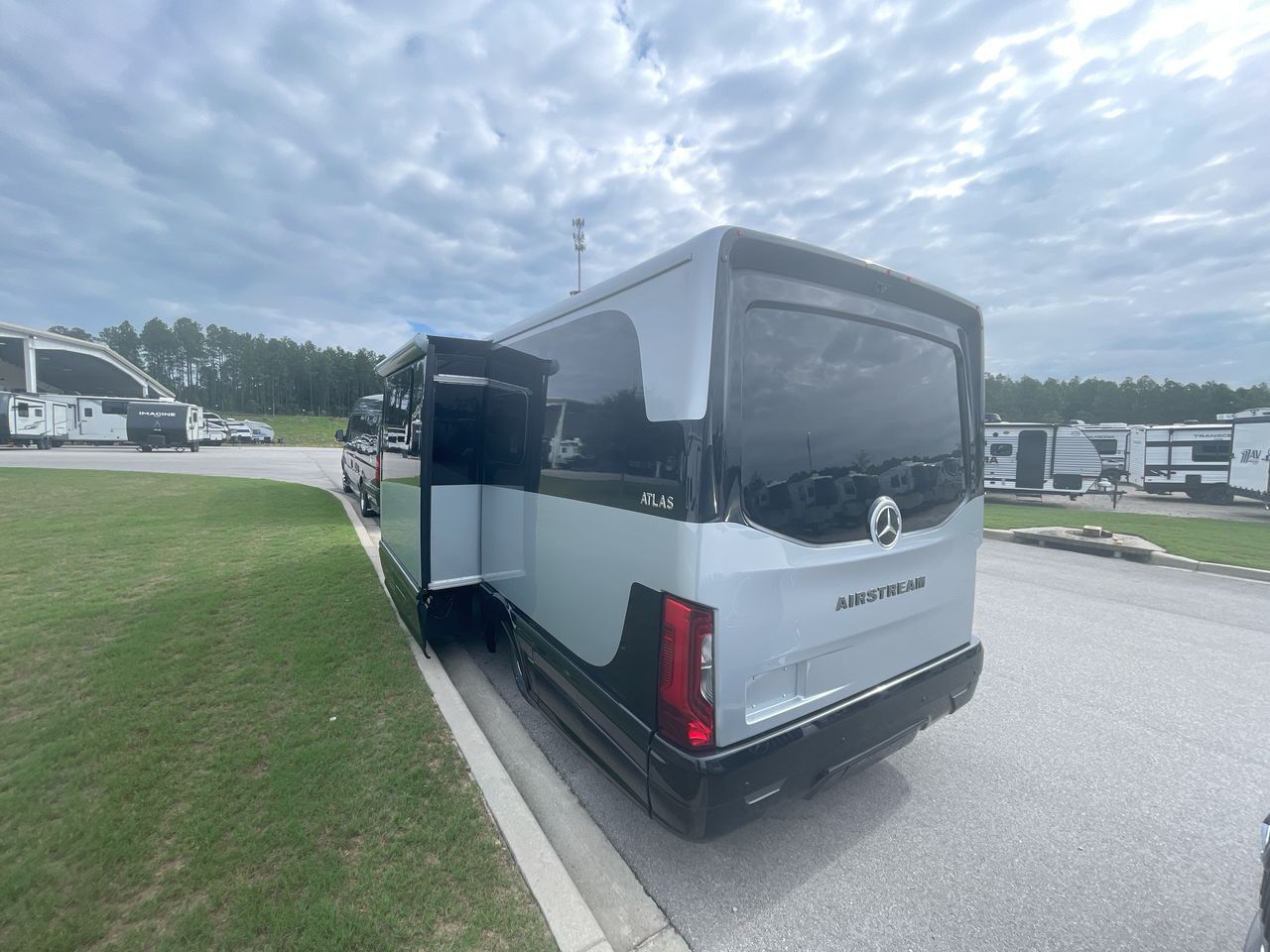 2026 Airstream Atlas MS MURPHY SUITE in lexington SC