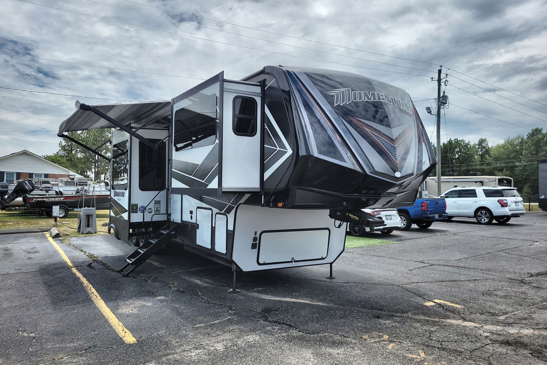 2020 Grand Design Momentum 376TH Fifth Wheel Toy Hauler RV