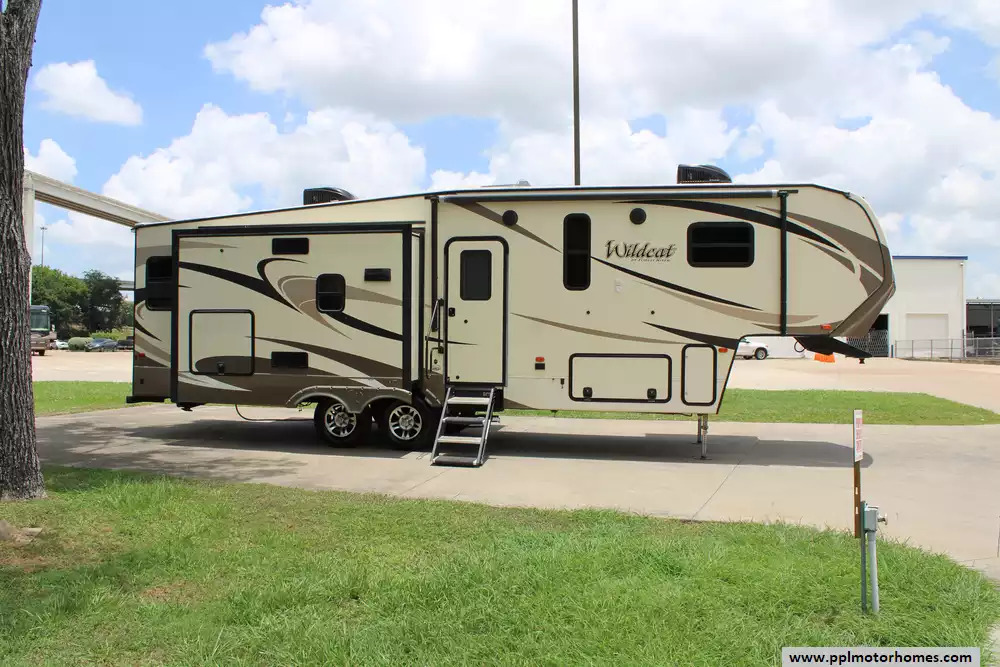 2017 Forest River Wildcat 29RLX in houston TX