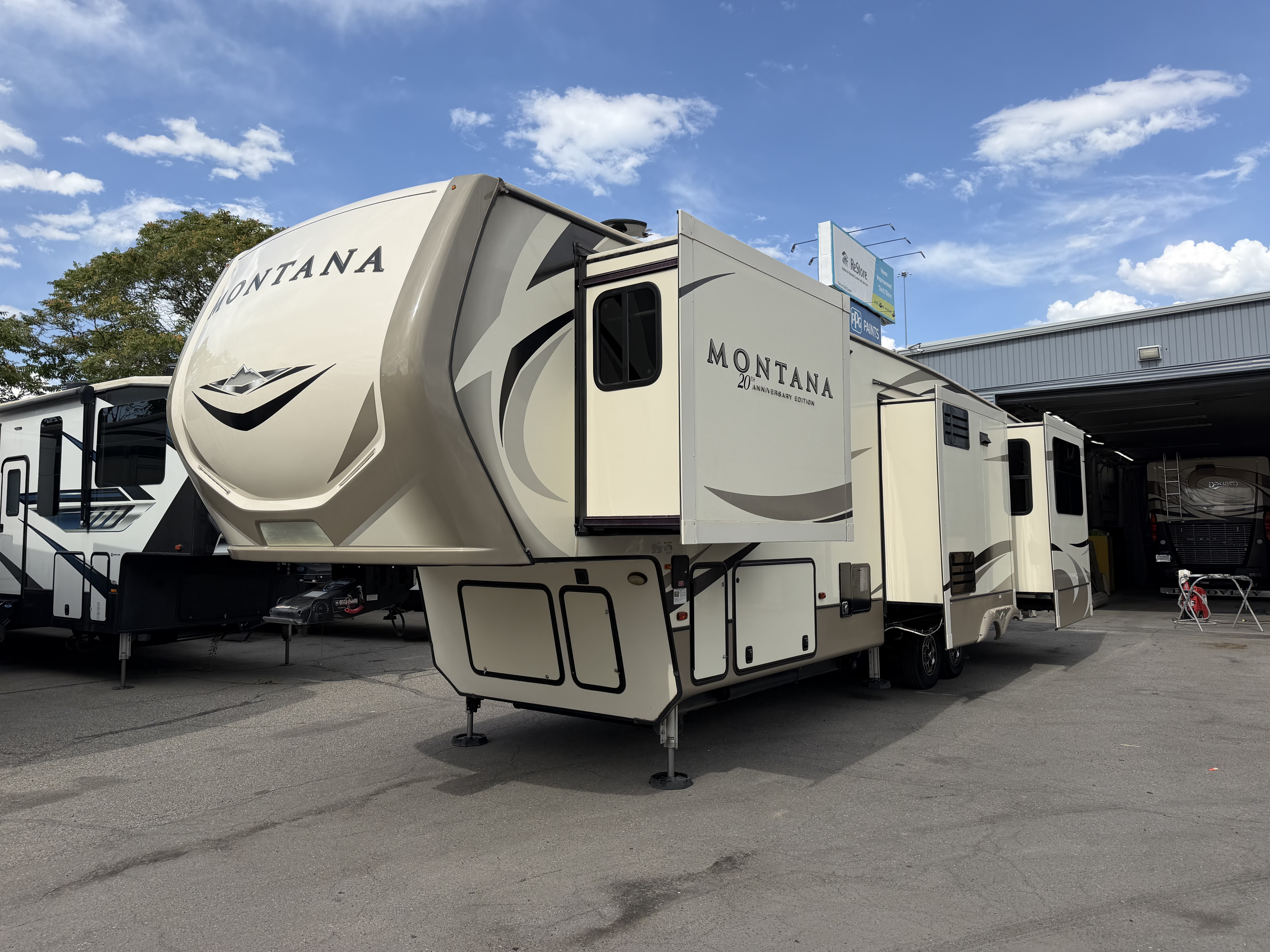 2019 Keystone MONTANA 3560RL in salt lake city UT