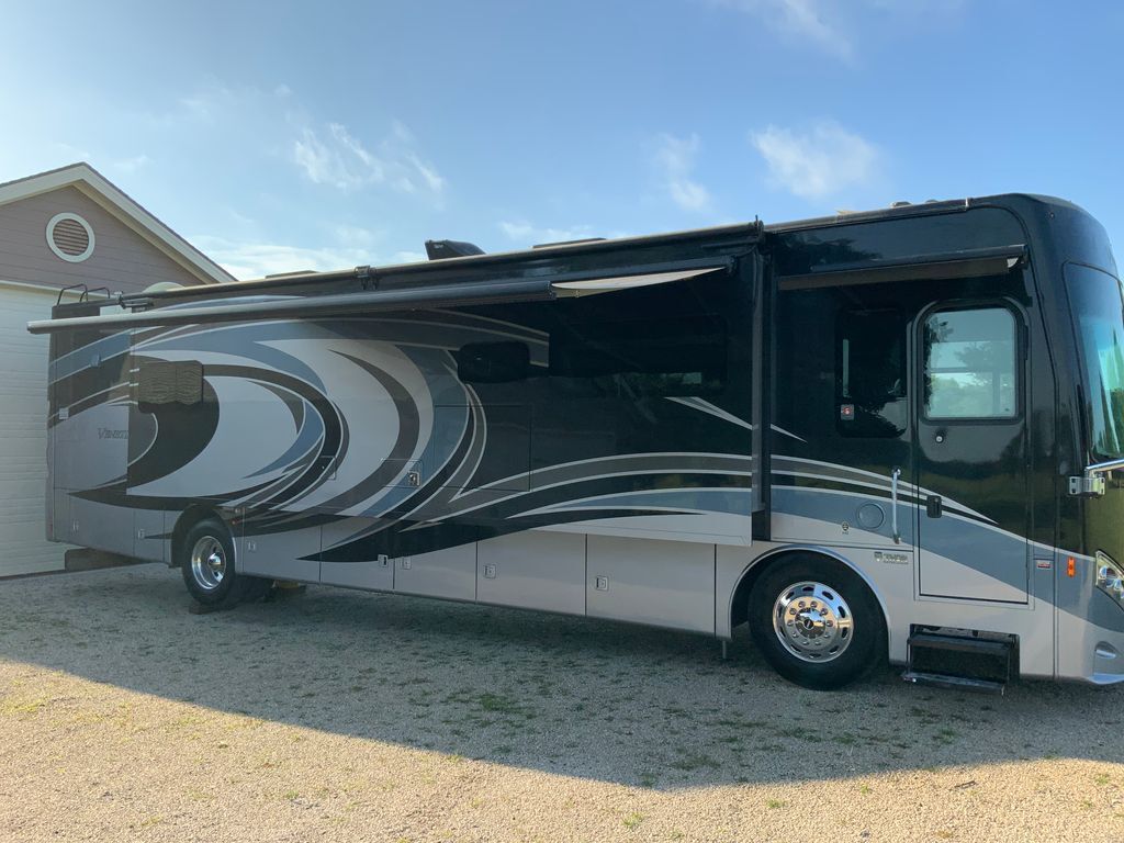 2017 Thor Motor Coach Venetian 40A A40 in thornton TX