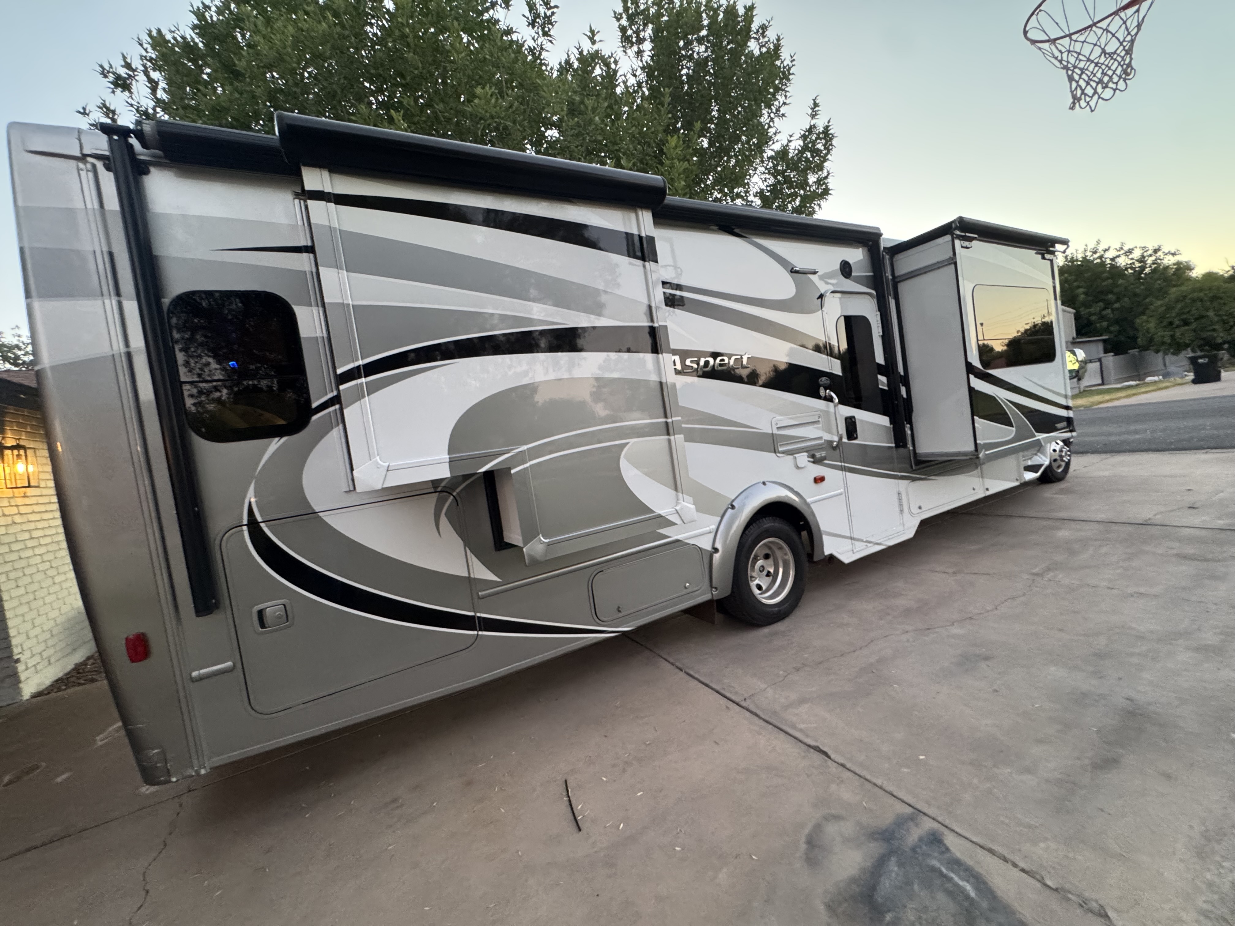 2017 Winnebago ASPECT 30J in gilbert AZ