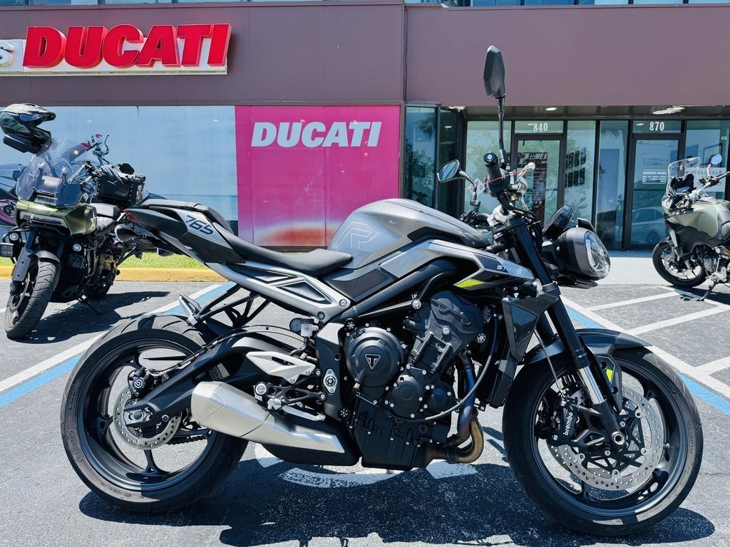 2024 Triumph Street Triple 765 R Silver Ice 765 R in Miami, FL