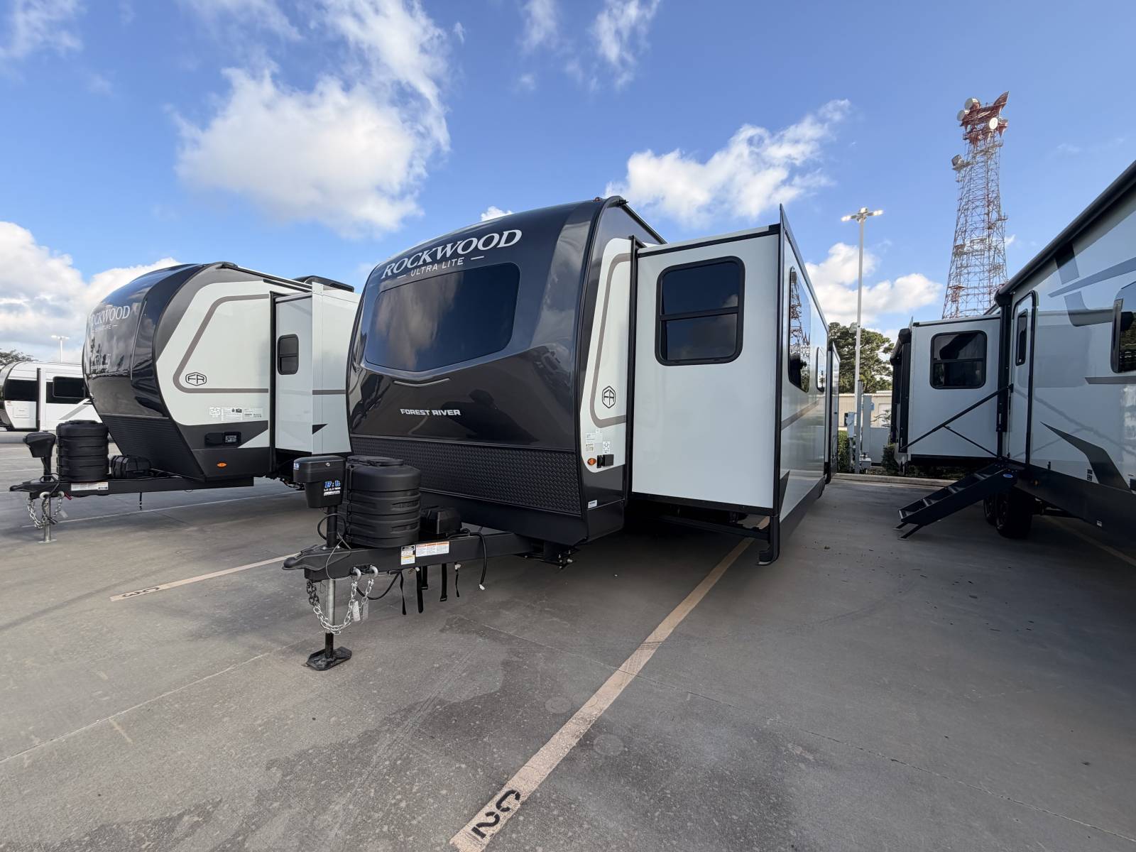 2027 Forest River ROCKWOOD ULTRA LITE 2608BS in spring TX