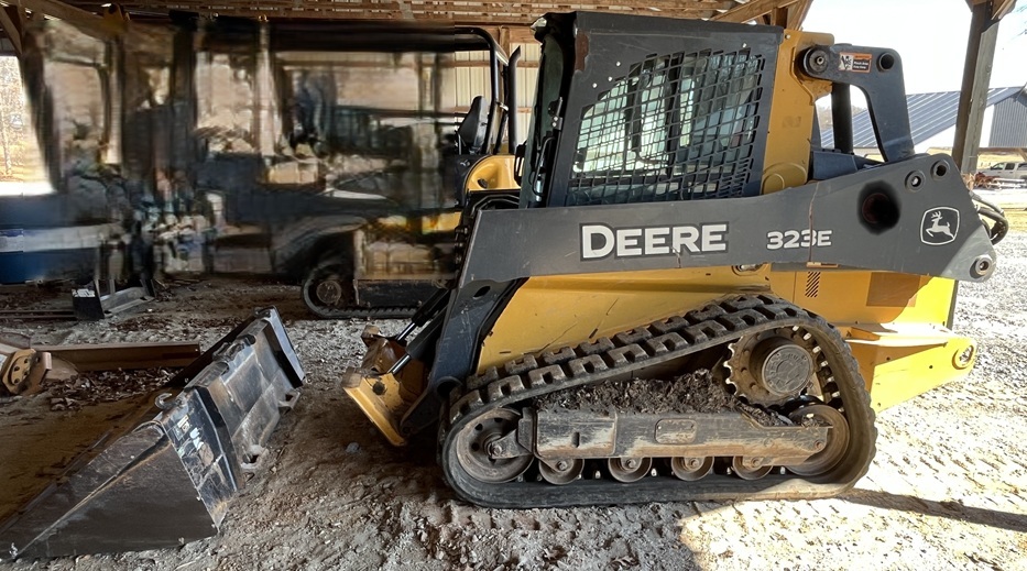 2016 DEERE 323 E in Prairieville, LA