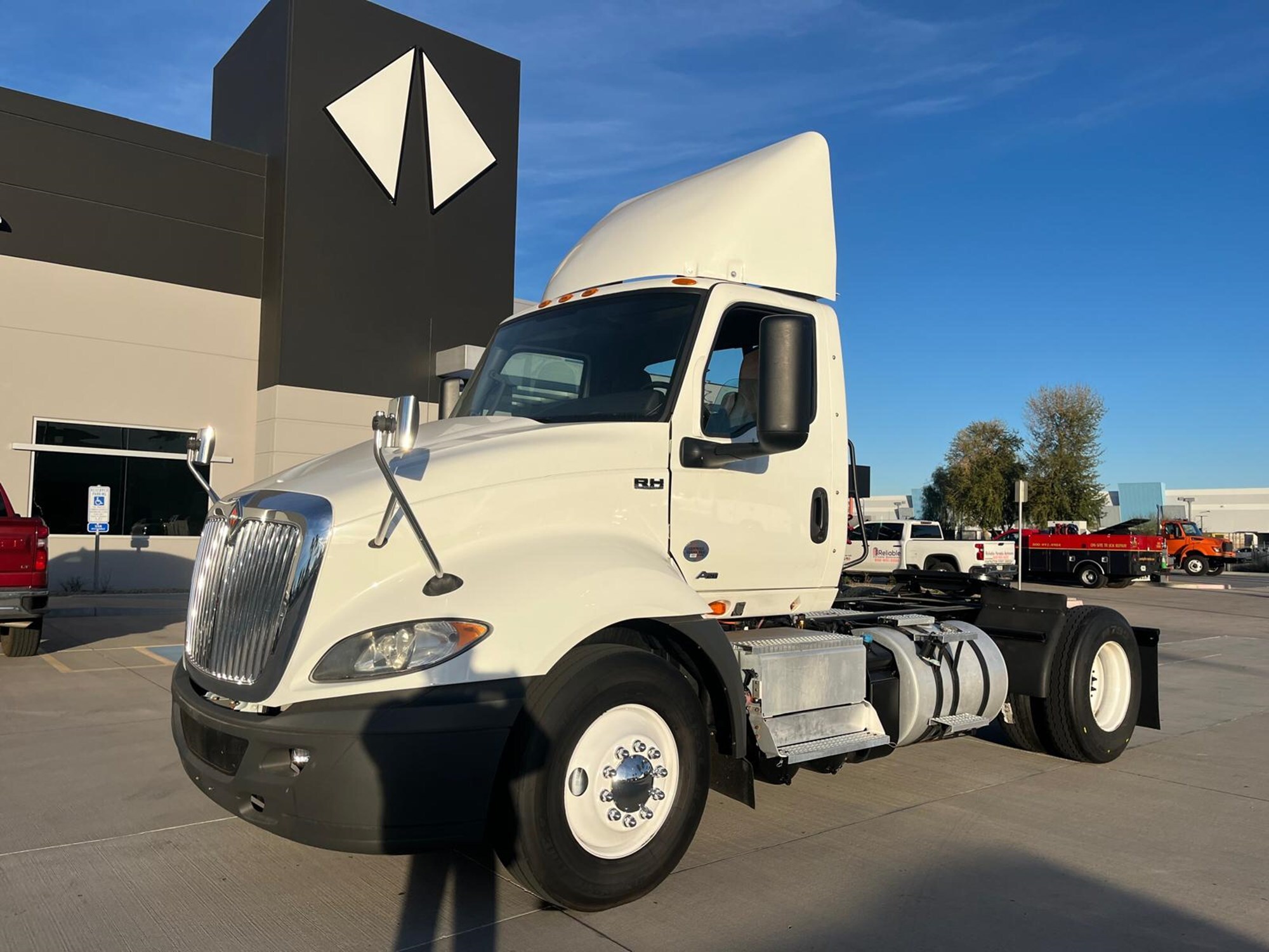 2019 INTERNATIONAL RH613 in Phoenix, AZ