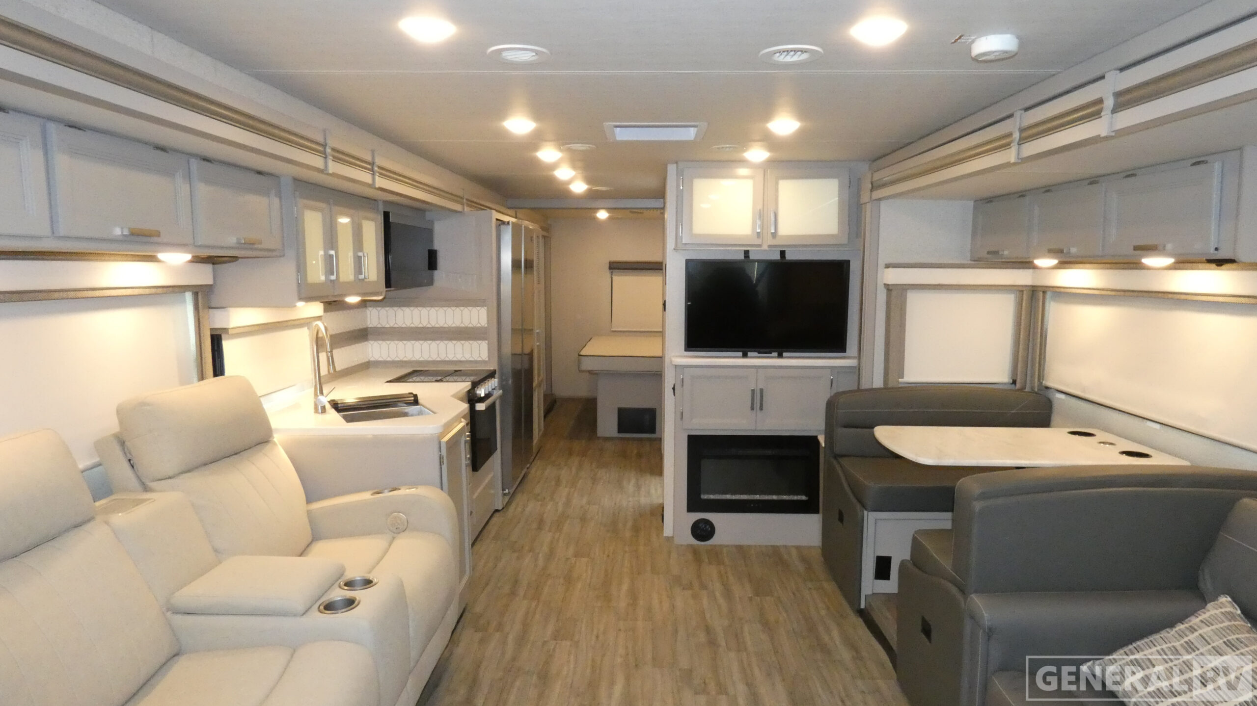 2024 Thor Motor Coach LUMINATE CC35 in longmont CO
