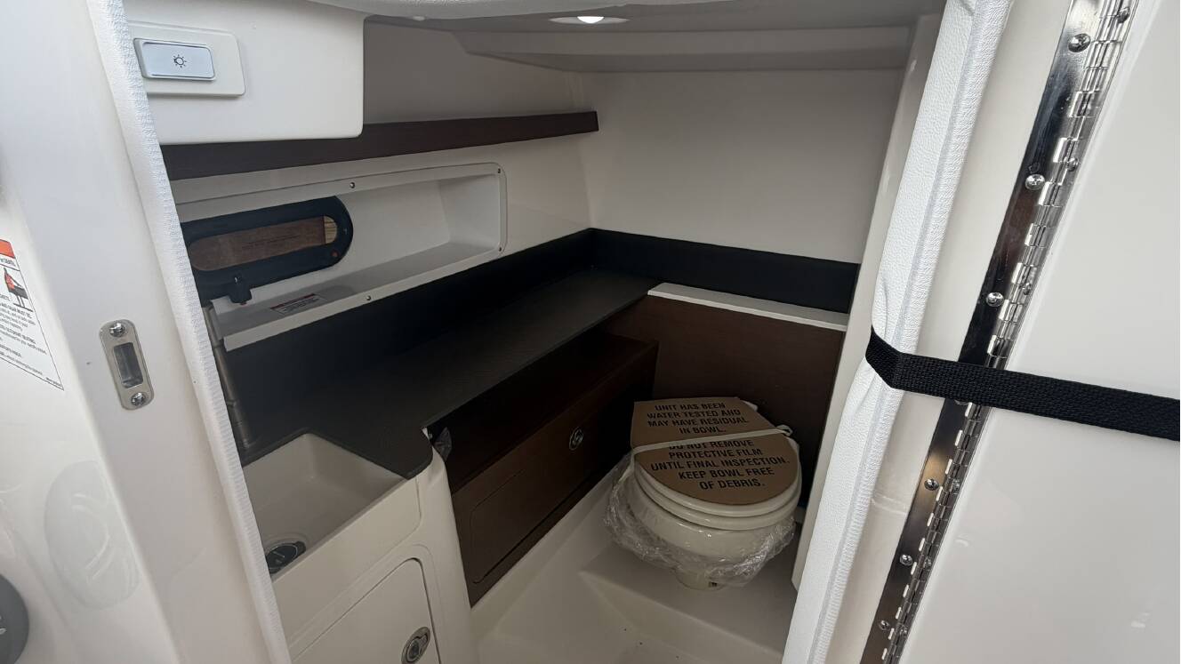 A photo of this 2026 Sea Ray SDX 290