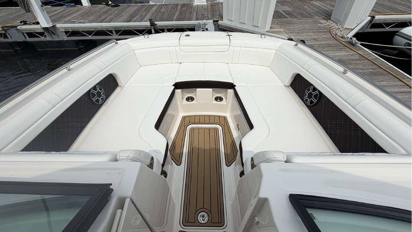 A photo of this 2026 Sea Ray SDX 290