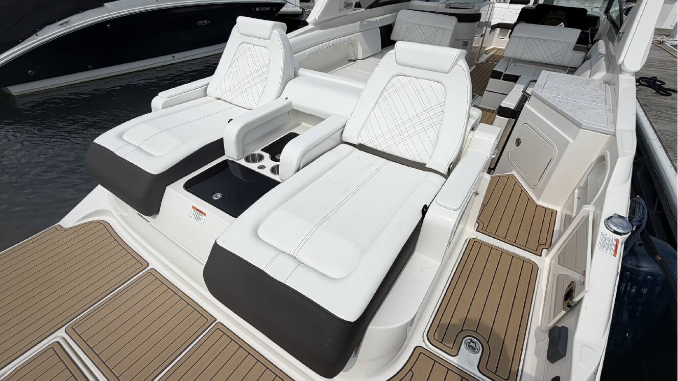 A photo of this 2026 Sea Ray SDX 290