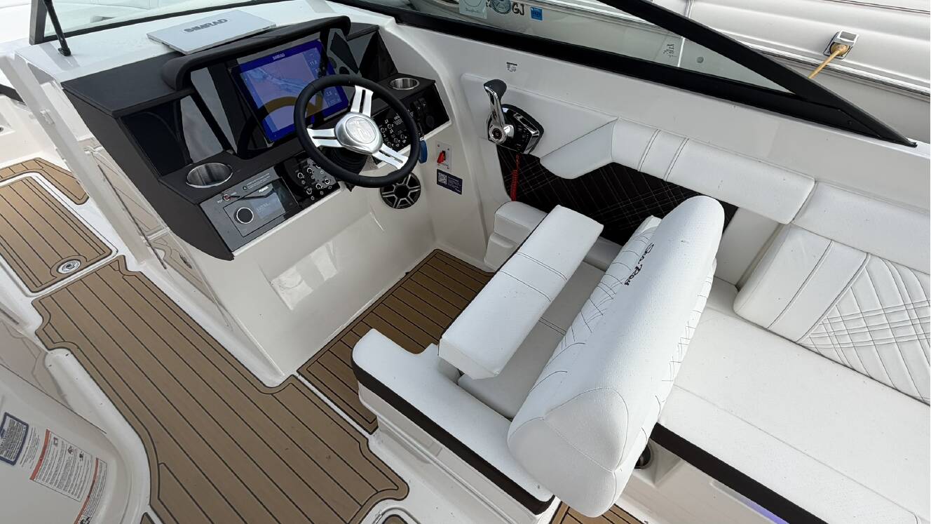 A photo of this 2026 Sea Ray SDX 290