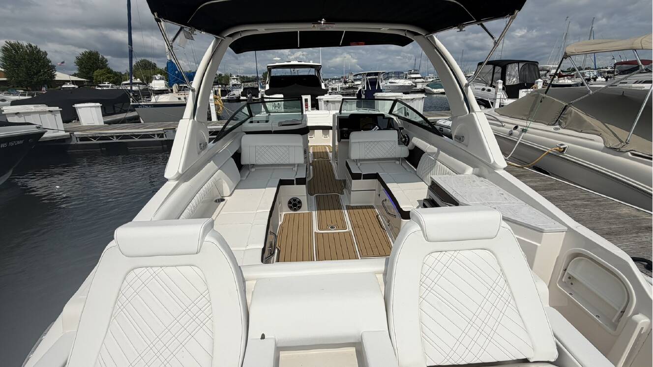 A photo of this 2026 Sea Ray SDX 290