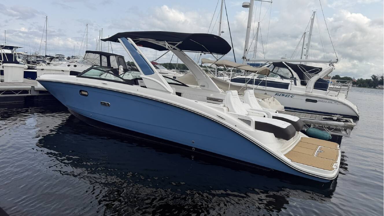A photo of this 2026 Sea Ray SDX 290