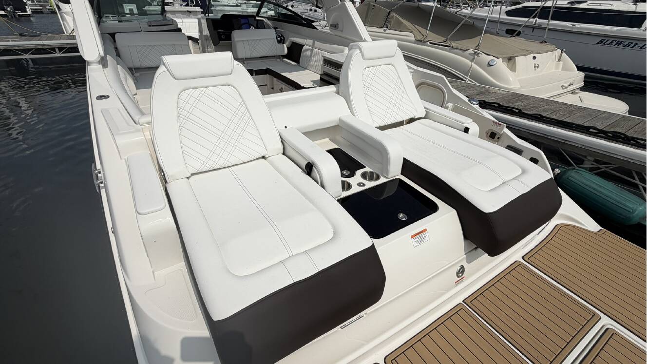 A photo of this 2026 Sea Ray SDX 290