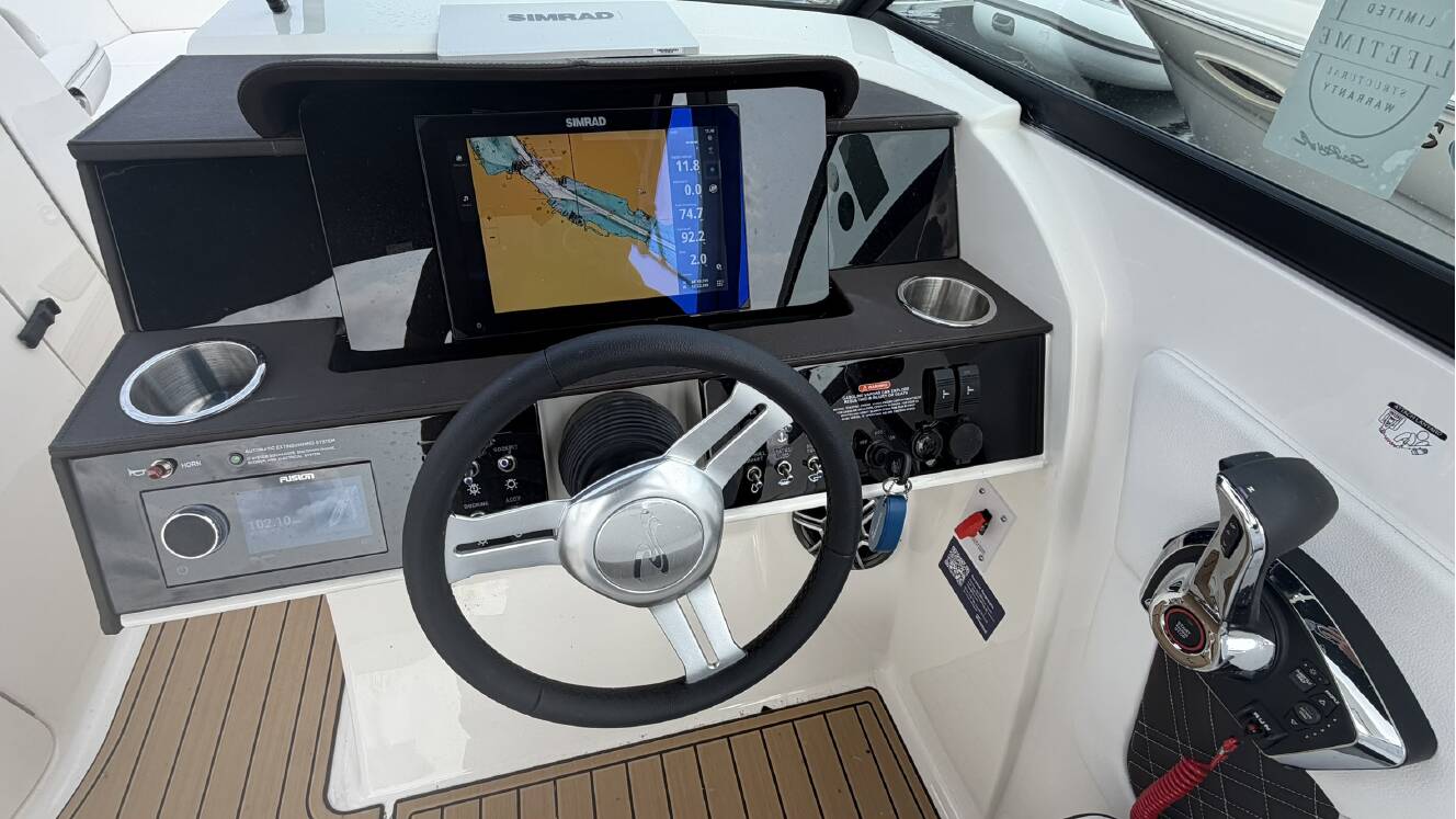 A photo of this 2026 Sea Ray SDX 290