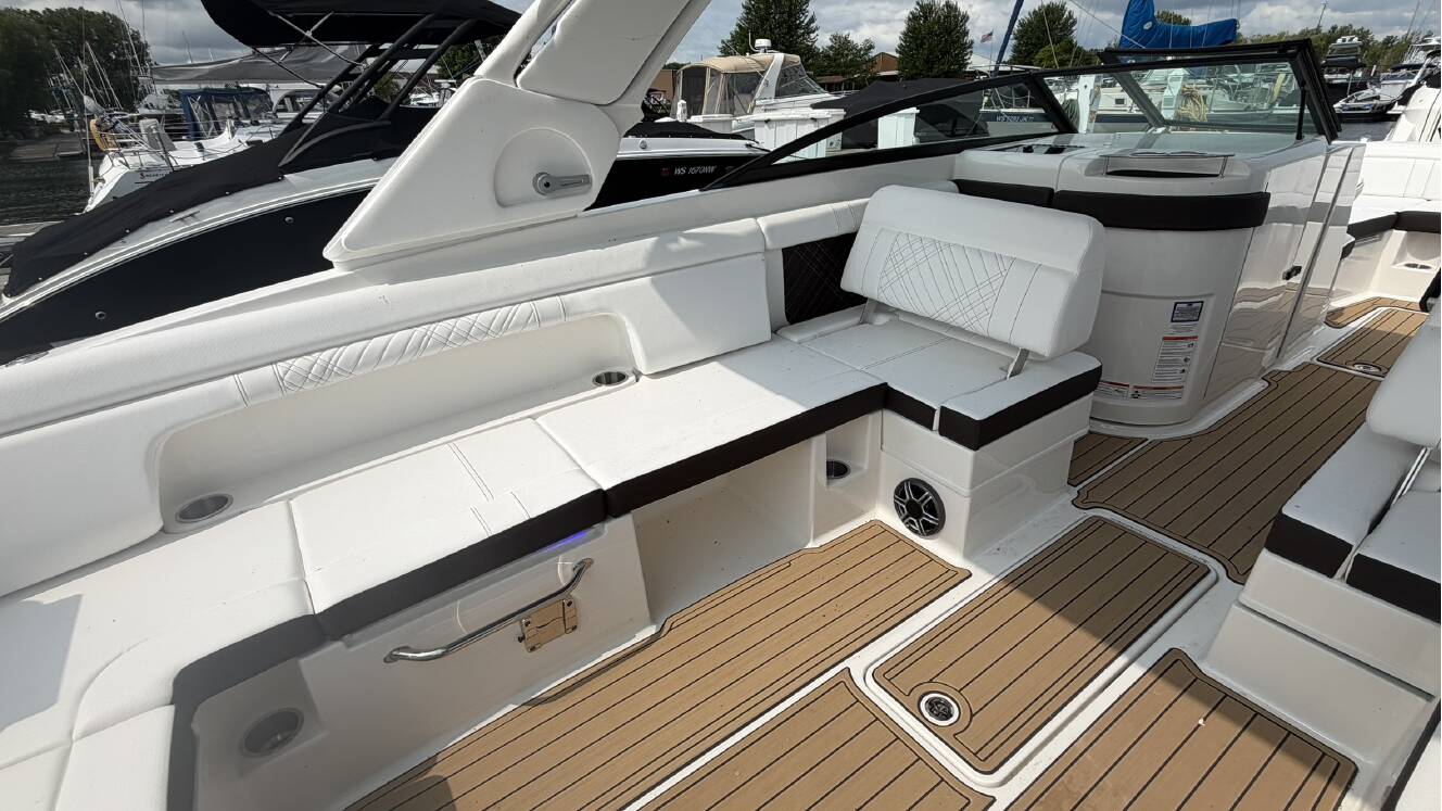 A photo of this 2026 Sea Ray SDX 290