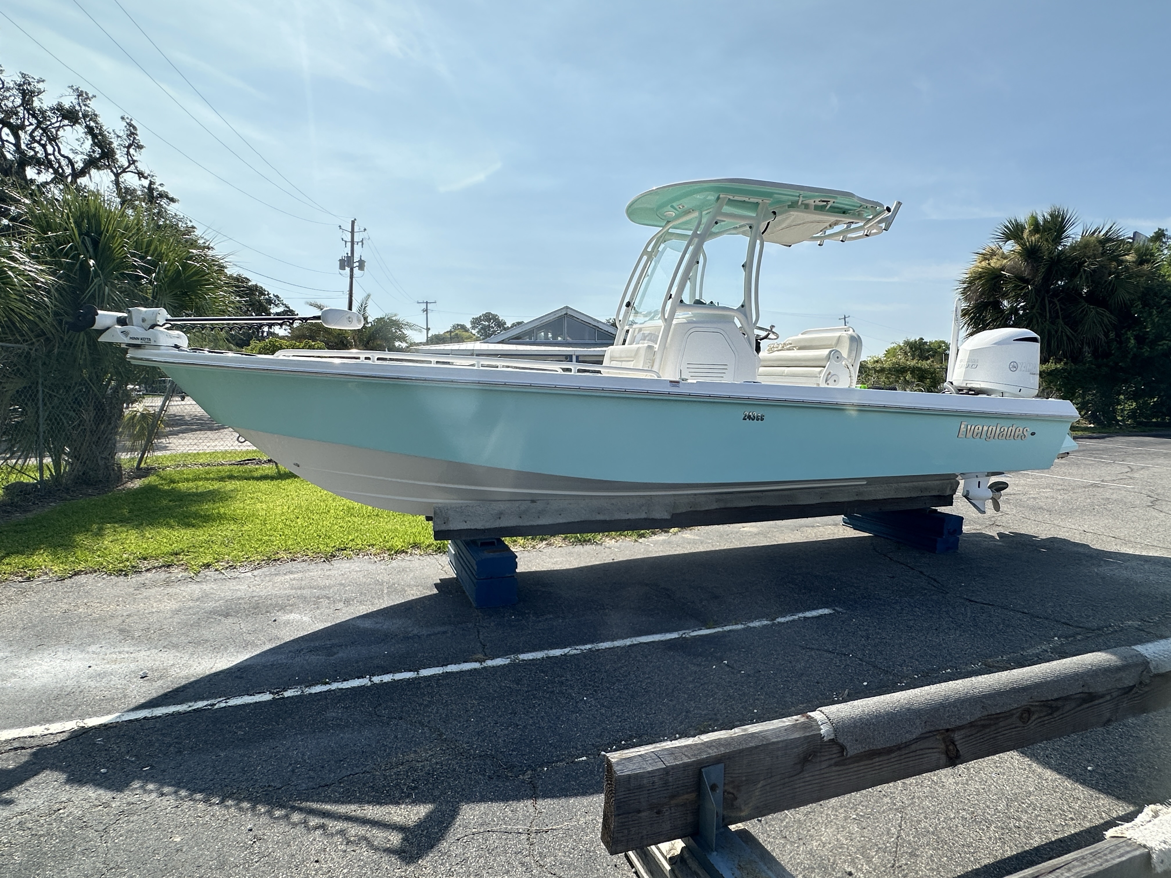 2021 Everglades 243 CC in thunderbolt GA