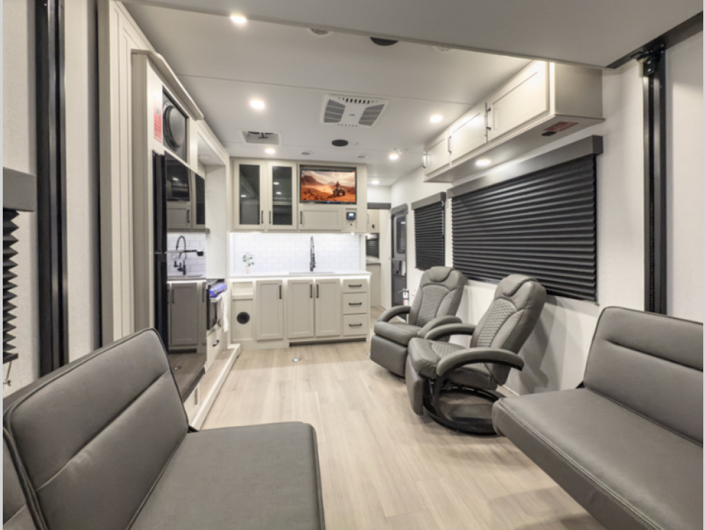 2027 Grand Design Momentum G-Class 25G in elko NV