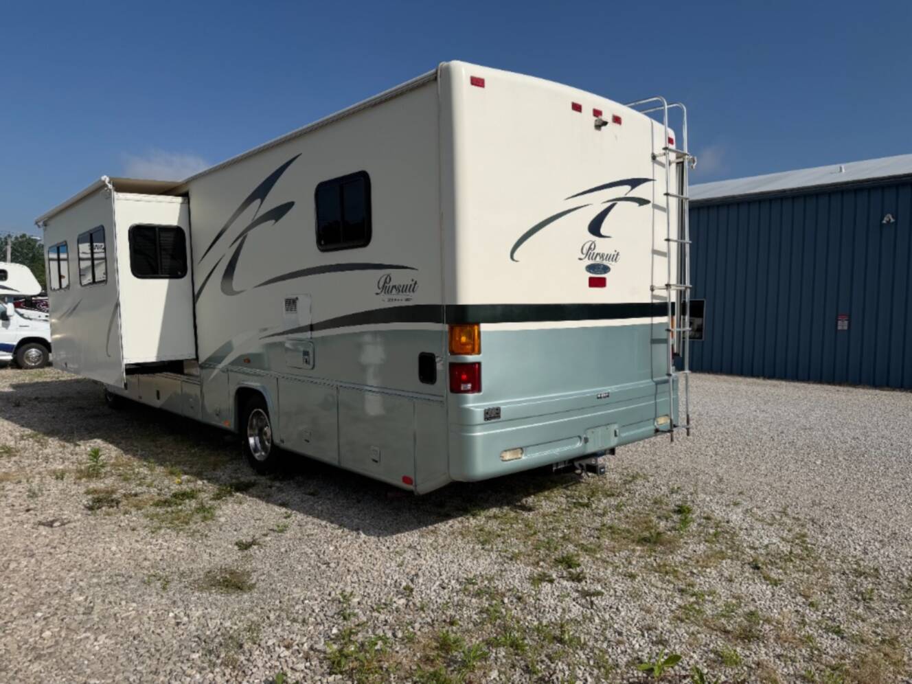 A photo of this 2004 Georgie Boy Pursuit 3500 DS