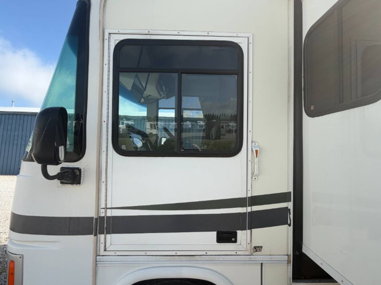 A photo of this 2004 Georgie Boy Pursuit 3500 DS