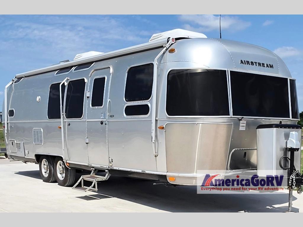 2017 Airstream Flying Cloud 30 Bunk in comfort TX