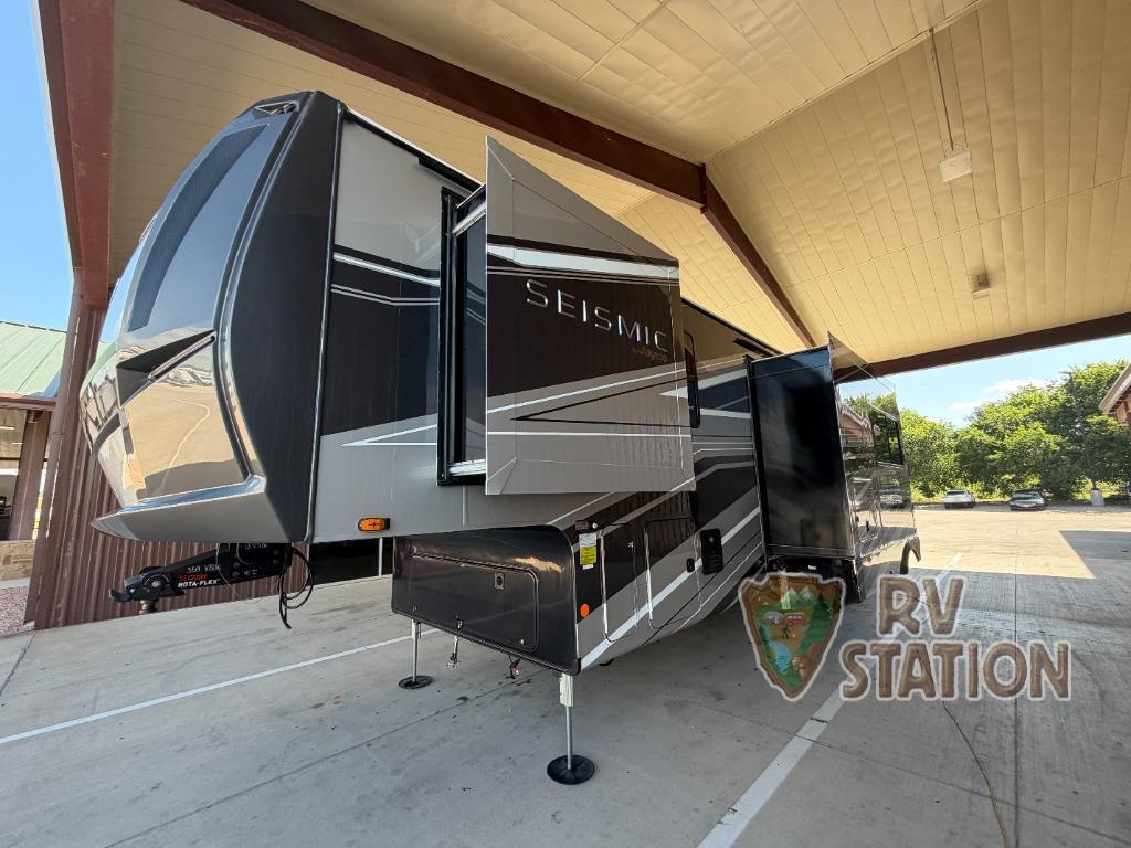 2027 Jayco Seismic 359 RV