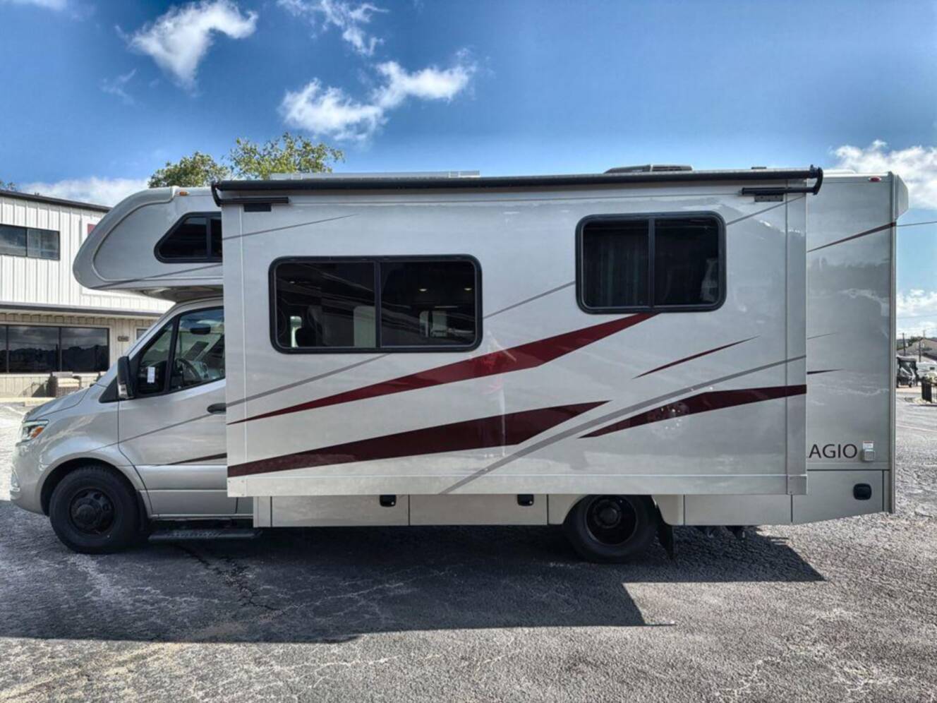 A photo of this 2027 Renegade Villagio 25RMC