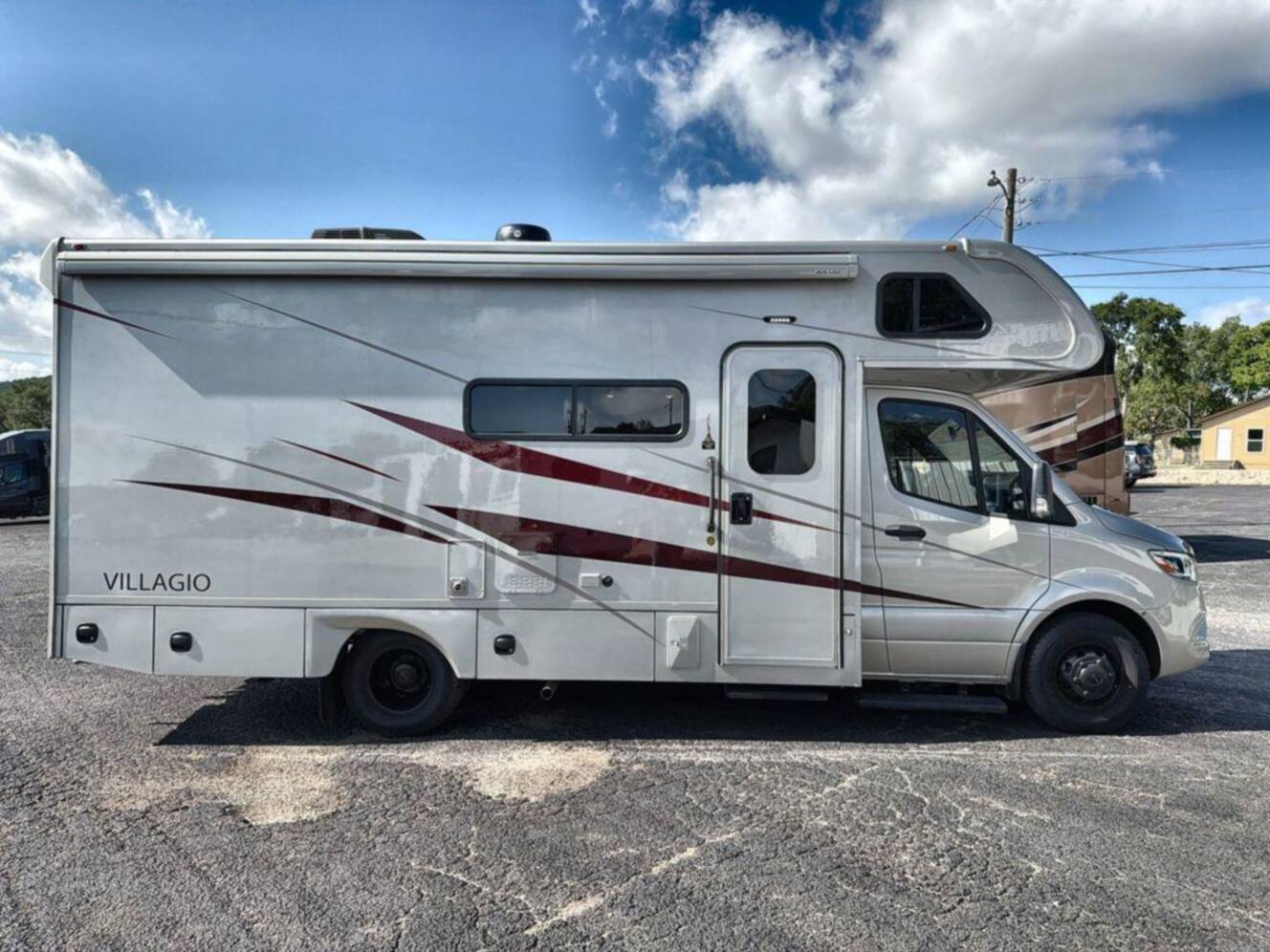 A photo of this 2027 Renegade Villagio 25RMC